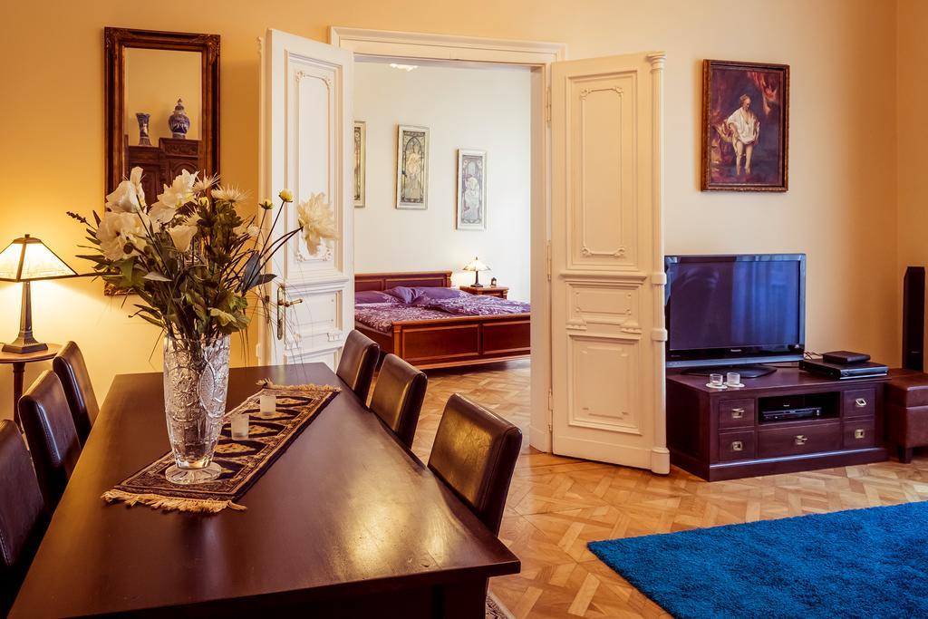 Apartment Vodickova 11 Praga Esterno foto
